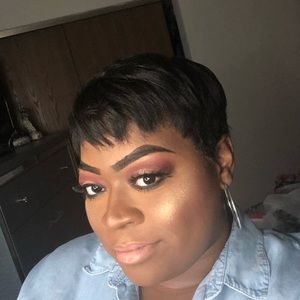 Meet your Posher, Domonique